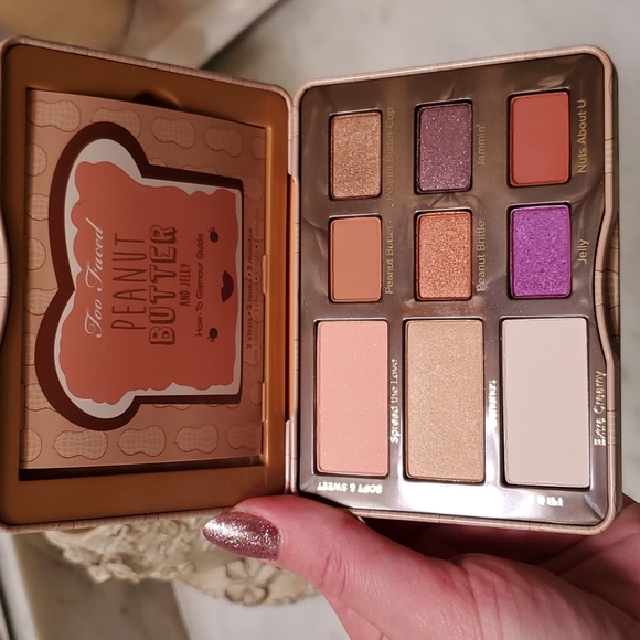 Too Faced Peanut Butter and Jelly eyeshadow palette - Picture 2 of 4